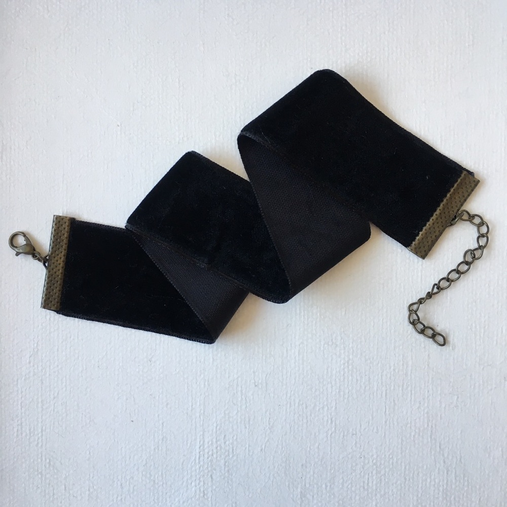 black velvet choker 🖤